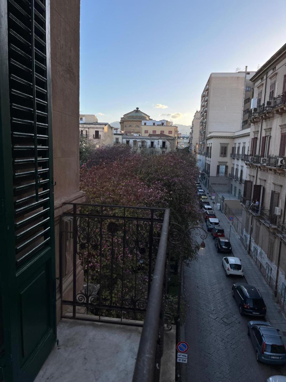 Casa Vacanze Da Ruggero Al Massimo Палермо Екстериор снимка